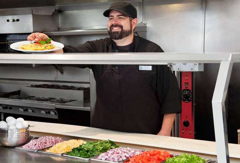 هتل Embassy Suites By Hilton San Luis Obispo