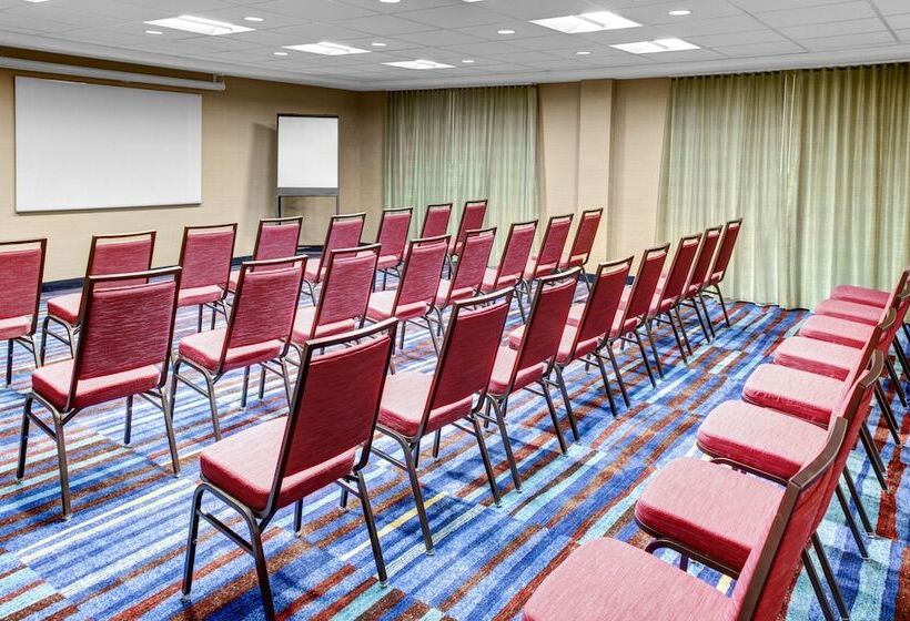 هتل Fairfield Inn & Suites By Marriott Cape Cod Hyannis