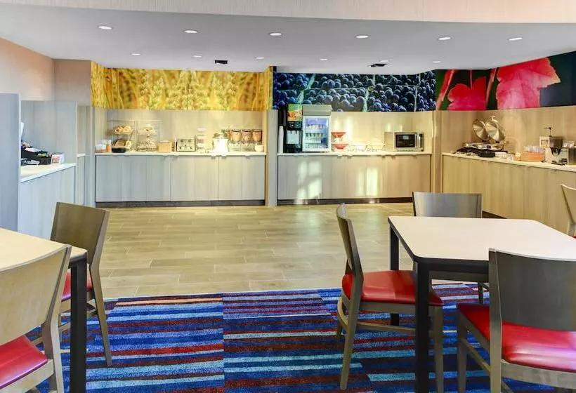 Отель Fairfield Inn & Suites By Marriott Cape Cod Hyannis