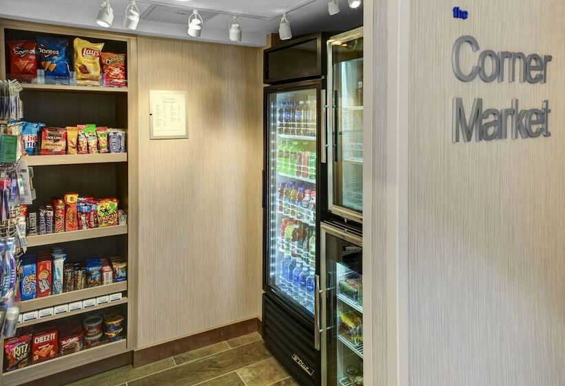 هتل Fairfield Inn & Suites By Marriott Cape Cod Hyannis