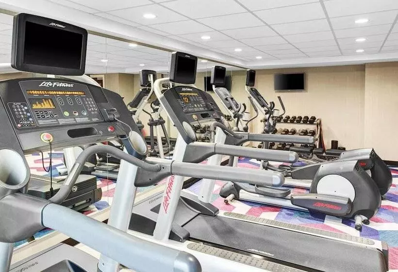 Отель Fairfield Inn & Suites By Marriott Cape Cod Hyannis