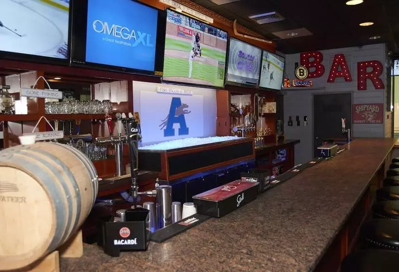 Отель Falmouth Inn