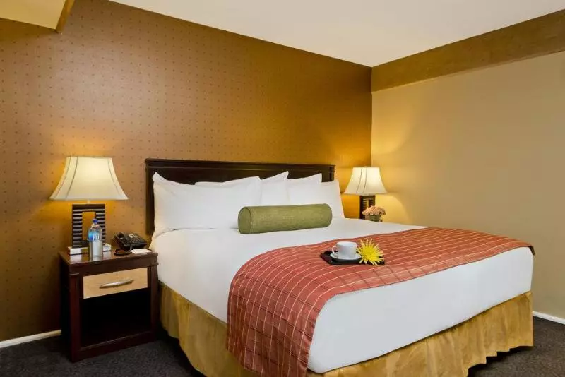 ホテル Fountaingrove Inn Sonoma