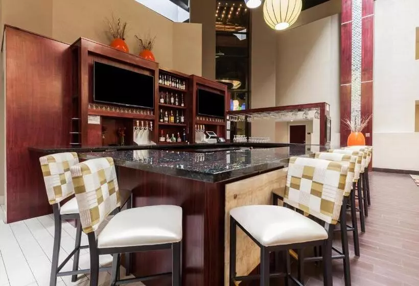 Holiday Inn Hotel & Suites Oklahoma City North, An Ihg