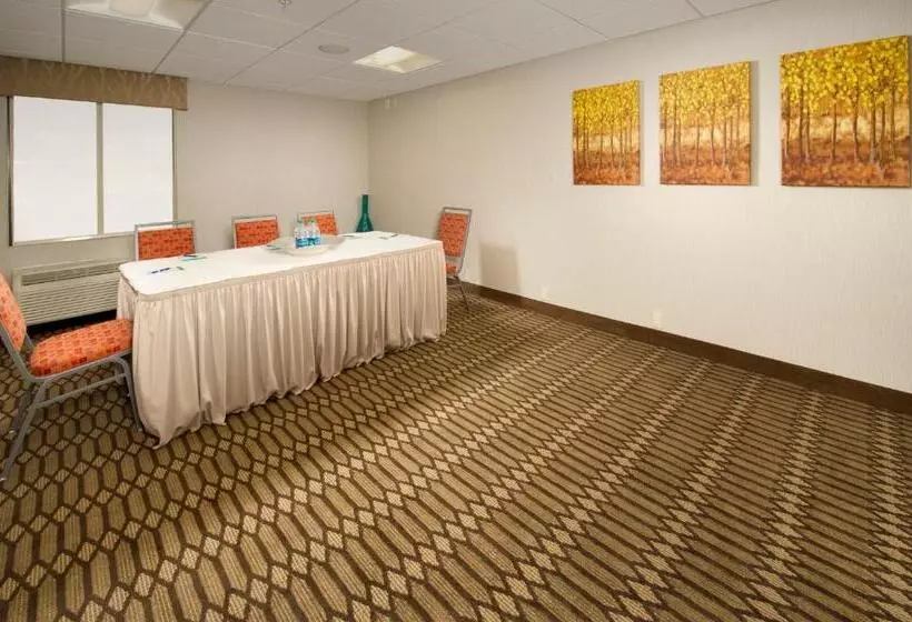 Отель Holiday Inn Express Waldorf, An Ihg