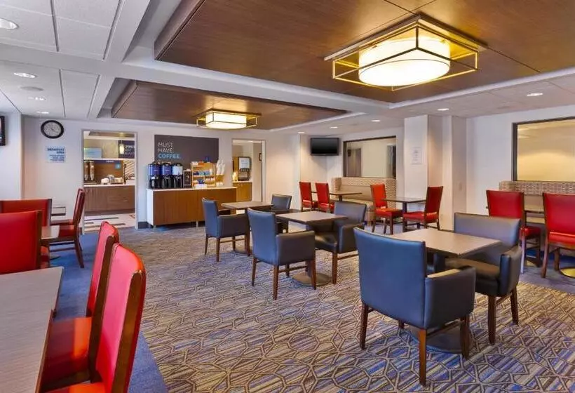 Отель Holiday Inn Express Waldorf, An Ihg