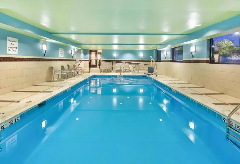 Отель Holiday Inn Express Waldorf, An Ihg