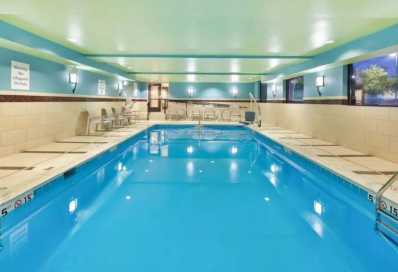 Отель Holiday Inn Express Waldorf, An Ihg