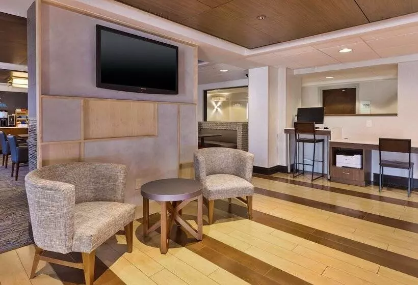 Отель Holiday Inn Express Waldorf, An Ihg