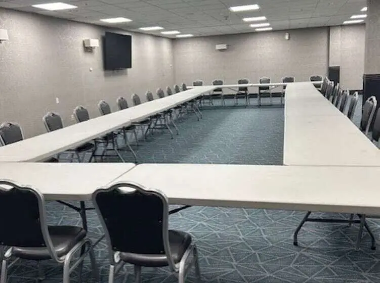 ホテル Holiday Inn & Suites Syracuse Airport   Liverpool, An Ihg