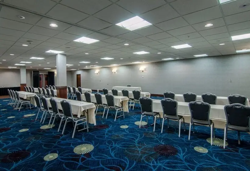 ホテル Holiday Inn & Suites Syracuse Airport   Liverpool, An Ihg