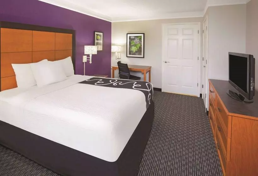 فندق Howard Johnson By Wyndham Sacramento Downtown