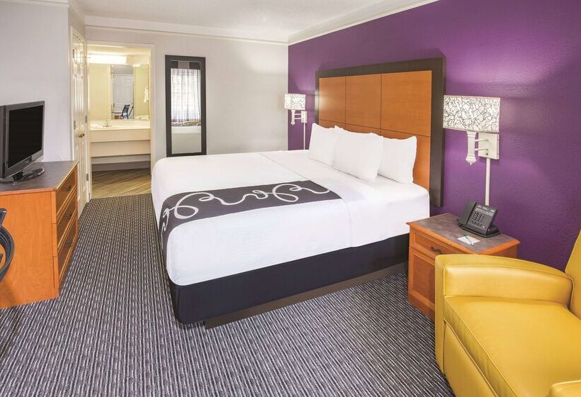 هتل Howard Johnson By Wyndham Sacramento Downtown