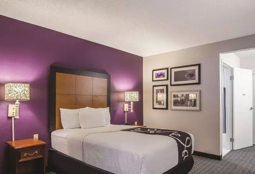 فندق Howard Johnson By Wyndham Sacramento Downtown