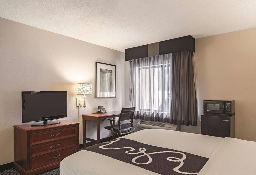 هتل Howard Johnson By Wyndham Sacramento Downtown