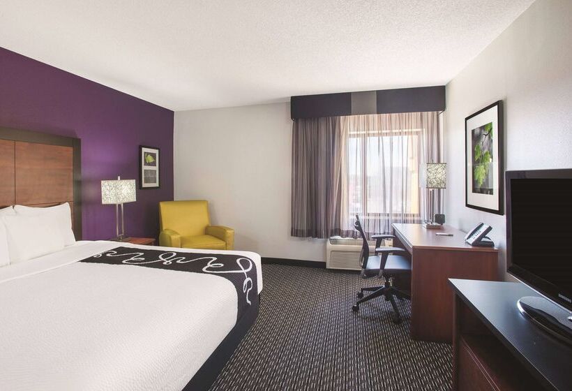 هتل Howard Johnson By Wyndham Sacramento Downtown