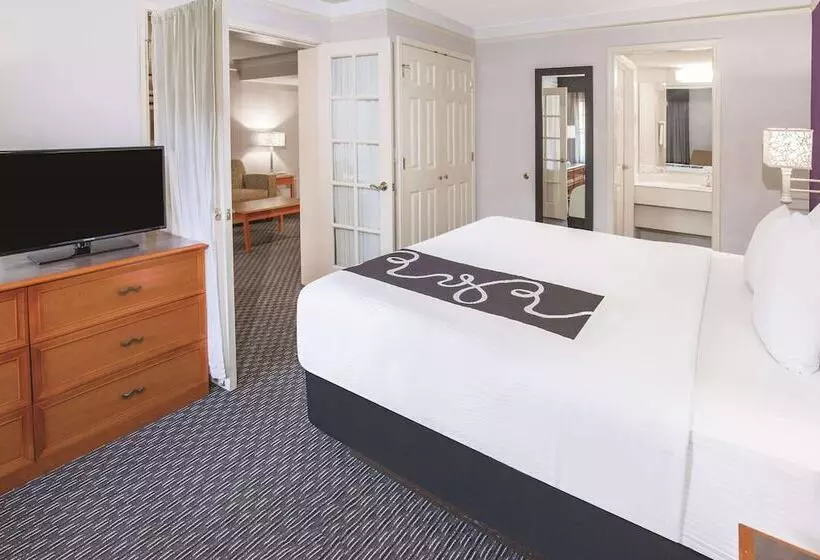 فندق Howard Johnson By Wyndham Sacramento Downtown