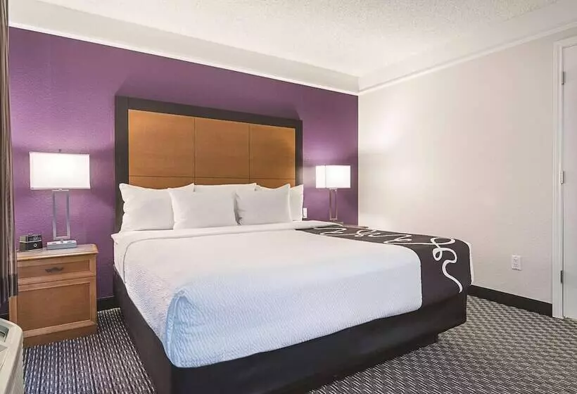 فندق Howard Johnson By Wyndham Sacramento Downtown