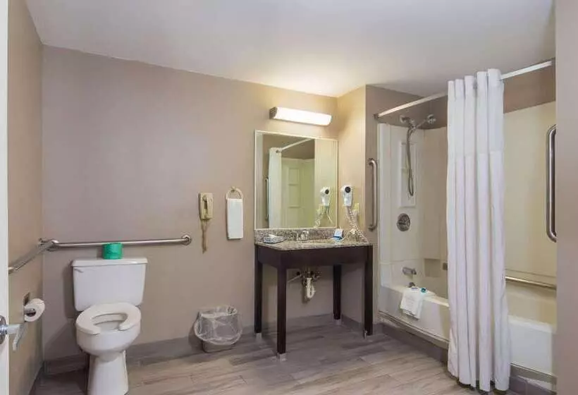 Отель Rodeway Inn & Suites Monroevillepittsburgh