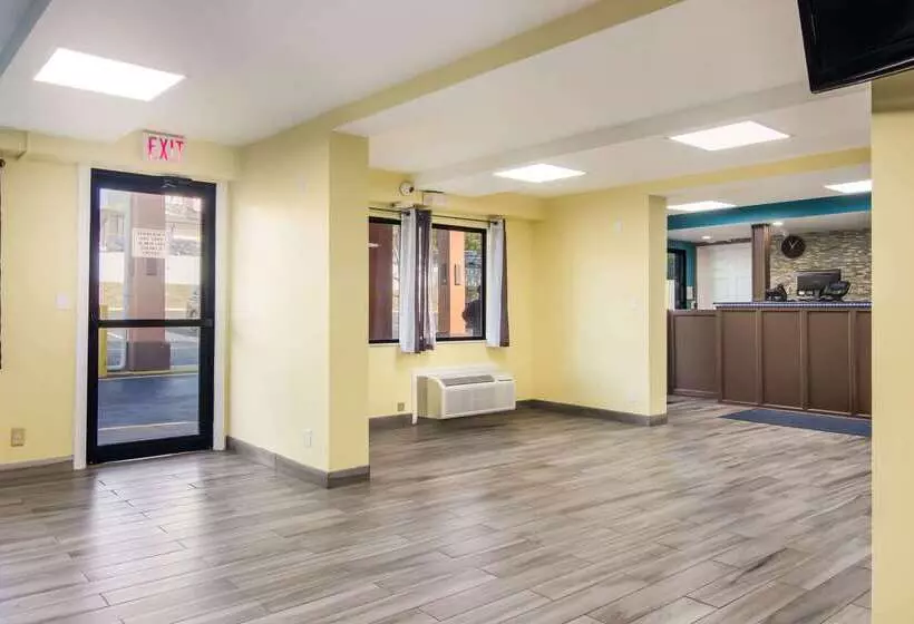 Отель Rodeway Inn & Suites Monroevillepittsburgh