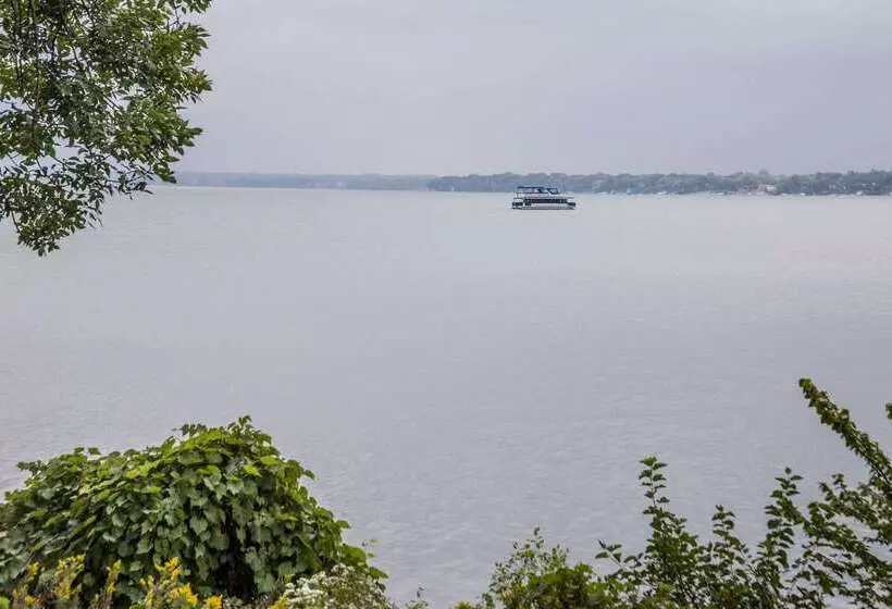 هتل Super 8 By Wyndham Madison East