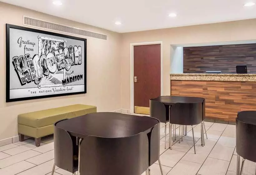 هتل Super 8 By Wyndham Madison East