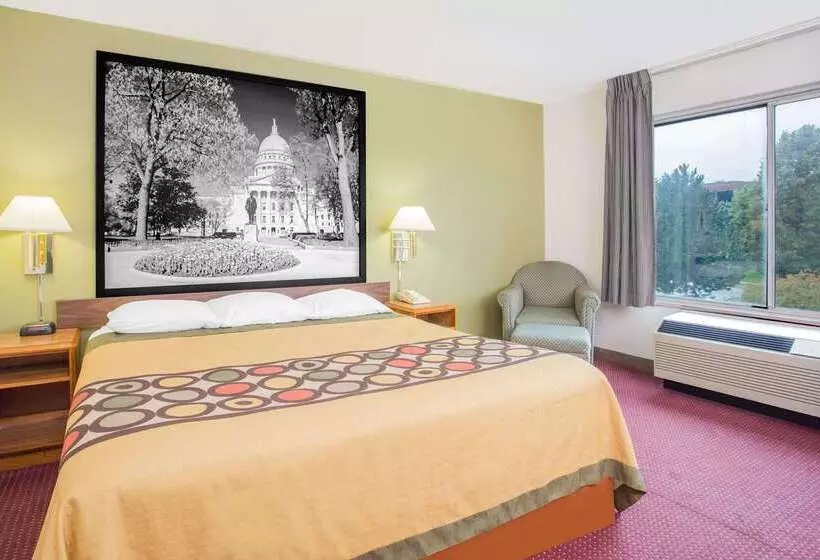 هتل Super 8 By Wyndham Madison East