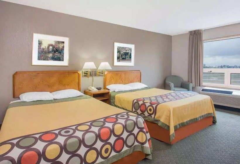 هتل Super 8 By Wyndham Madison East