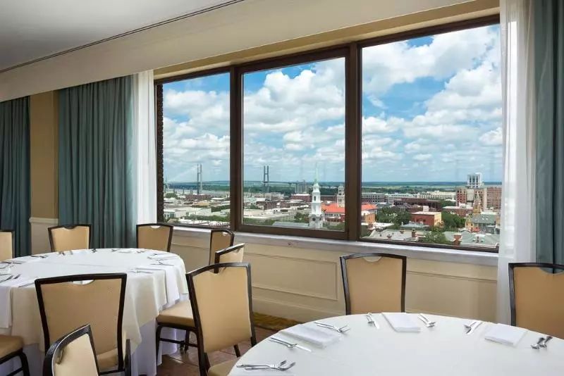 Отель The Desoto