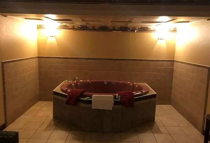 호텔 Whalers Inn And Suites