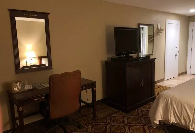 호텔 Whalers Inn And Suites