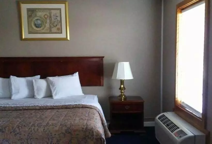 호텔 Whalers Inn And Suites