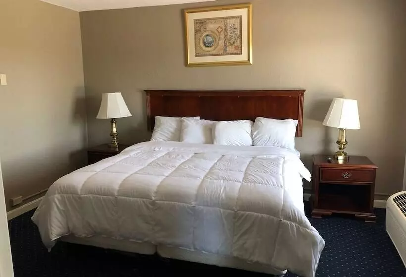 호텔 Whalers Inn And Suites