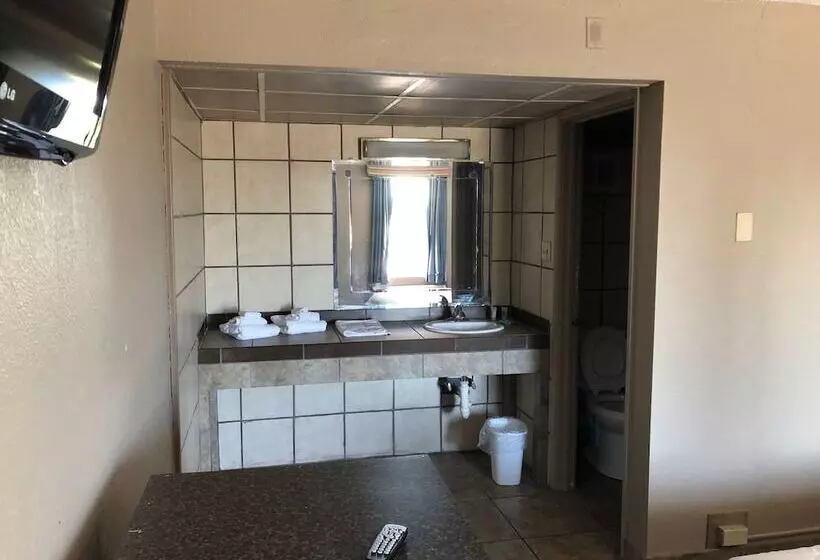 호텔 Whalers Inn And Suites