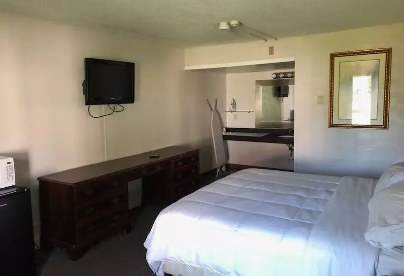 호텔 Whalers Inn And Suites