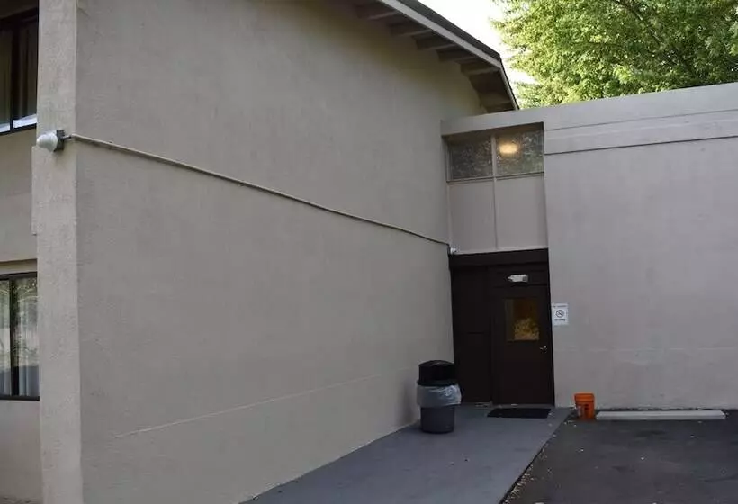 Mho Hotel Bordentown