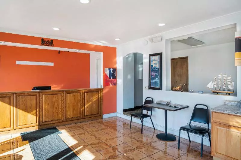 فندق Oyo Townhouse Dodge City Ks