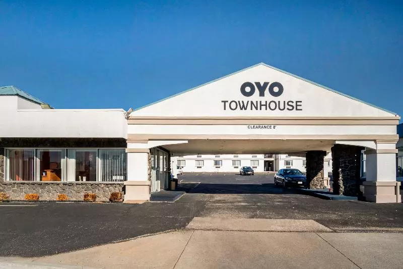 فندق Oyo Townhouse Dodge City Ks
