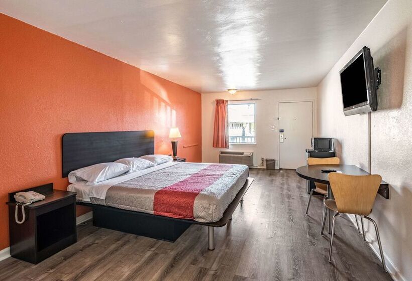 Motel 6 Portsmouth, Va