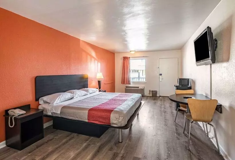 Motel 6 Portsmouth, Va