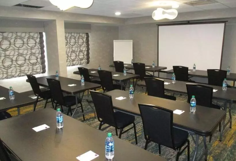 בית מלון כפרי Best Western Plus Bloomington East