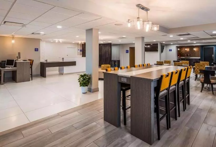 בית מלון כפרי Best Western Plus Bloomington East