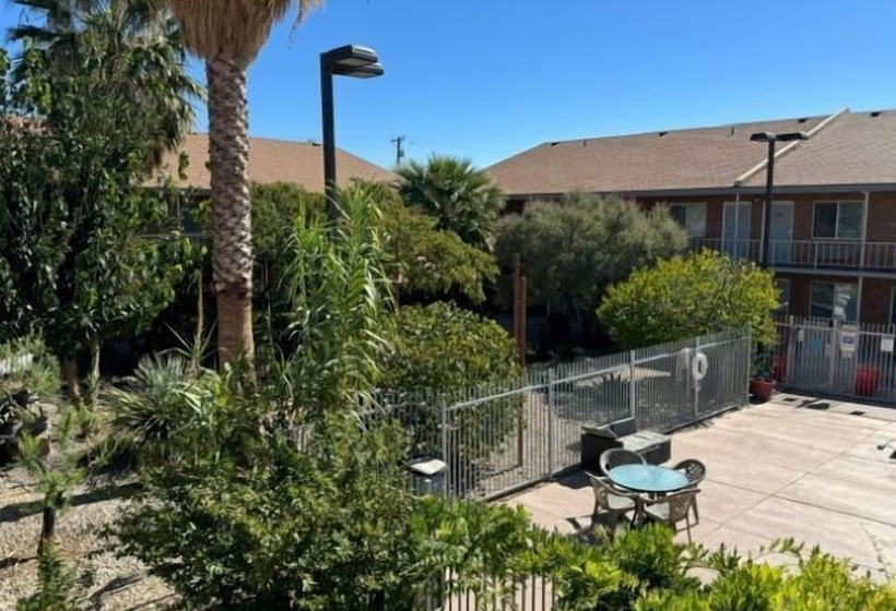 هتل Big Chile Inn & Suites