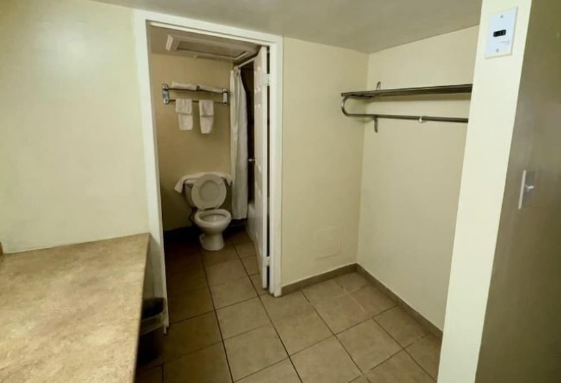 هتل Big Chile Inn & Suites