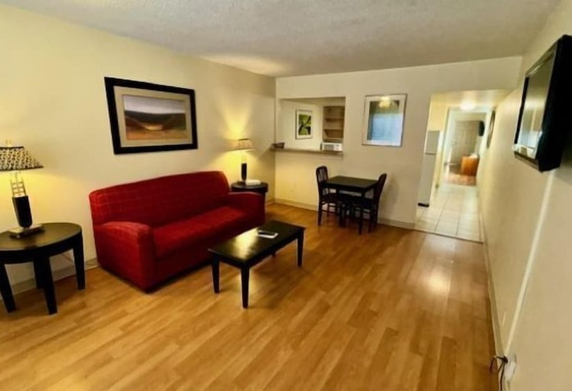 هتل Big Chile Inn & Suites