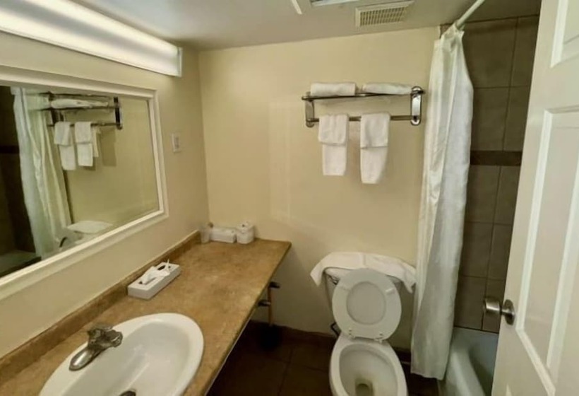 هتل Big Chile Inn & Suites