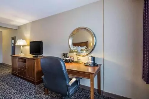 Hotelli Clarion Inn  Airport University