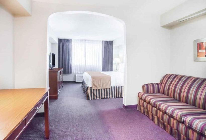 Otel Clarion Inn Airport University