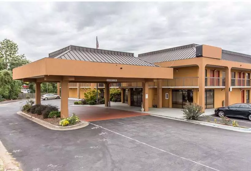 בית מלון כפרי Clarion Pointe Statesville