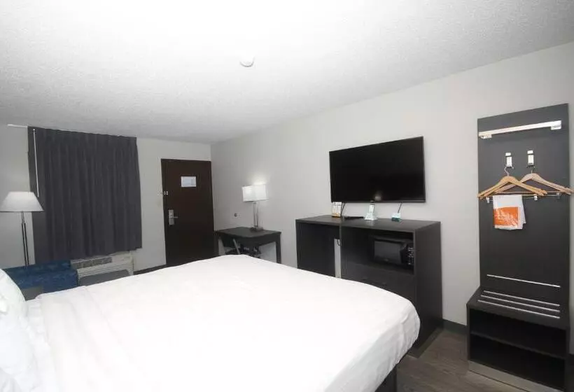 בית מלון כפרי Clarion Pointe Statesville